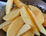 Foto langkah ke 4 dari resep Potato Wedges (super simple).
