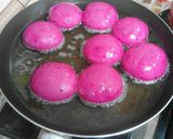 Foto langkah ke 3 dari resep Donat Buah Naga Merah.