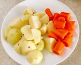 Hình bước làm 1 của món Cà ri cá hồi-không cay