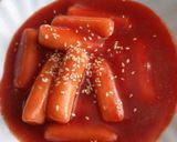 Hình bước làm 1 của món Tokbokki xào cay