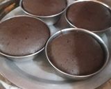 A picture of step 6 of Oreo chocolava cup cake.