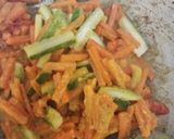 Foto langkah ke 6 dari resep Acar Kuning Wortel Timun.