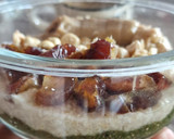 Foto del paso 4 de la receta: Pudding de chía, té matcha, plátano dátiles y avellana