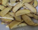 Foto del paso 5 de la receta: Papas rústicas fritas con hamburguesa