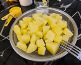 Foto langkah ke 2 dari resep Korean Cheese Potato Pancake.