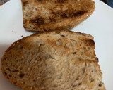 Foto del paso 1 de la receta: Desayuno con tostadas de aguacate y gouda