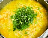 A picture of step 6 of Egg soup with spinach and wild garlic.