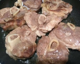 Foto del paso 1 de la receta: Codillo de cerdo con nopales en salsa casera