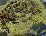 Foto langkah ke 5 dari resep Mie goreng telur rebus.