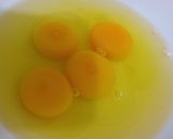 Foto langkah ke 3 dari resep Telur Gulung Daun Kelor.