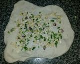 Foto del paso 3 de la receta: Pancitos saborizados con paleta, queso y cebolla de verdeo