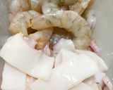 Foto langkah ke 1 dari resep Kwetiau Goreng Seafood.
