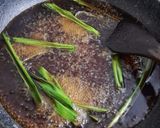 Foto langkah ke 3 dari resep Enten-enten Kelapa Gula Aren Khas Indonesia.