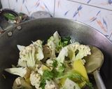 A picture of step 5 of Aloo Gobhi.