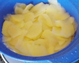 Foto del paso 1 de la receta: Tortilla de patata con cebolla