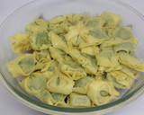 Foto del paso 4 de la receta: Tortellinis con salsa caruso