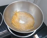รูปขั้นตอนการทำที่ 1 ของ สปาเก็ตตี้ซอสมะเขือเทศไก่