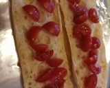 A picture of step 1 of Panino aperto con caprino, pomodorini e cotto.