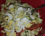 Foto del paso 4 de la receta: Ensalada fresca con huevo duro!!