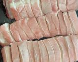รูปขั้นตอนการทำที่ 2 ของ หมูกรอบหม้อทอดไม่ต้องต้ม