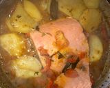 Foto del paso 3 de la receta: Salmón rosado con papas y vegetales😋😋