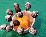 Foto del paso 4 de la receta: Chupa-chups de uvas bañadas de chocolate