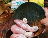 Foto langkah ke 2 dari resep Ayam Goreng Ketumbar.