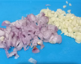 Foto langkah ke 5 dari resep Ayam Tim Goreng Bawang.