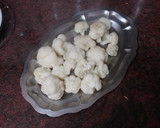 Foto del paso 1 de la receta: Coliflor rebozada con salchichas y mojo de pimiento