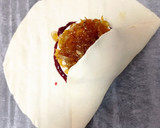 Foto del paso 4 de la receta: Hojaldre navideño con queso, confitura y cebolla caramelizada