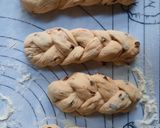 Foto del passaggio 4 della ricetta Treccine alla ricotta e gocce di cioccolato