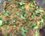 A picture of step 10 of Palak shaljam gosht.