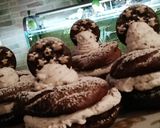 Foto del passaggio 6 della ricetta Bignè al cacao con crema pandistelle e panna #febbraioincucina