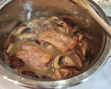 Foto del paso 5 de la receta: Solomillo de cerdo champiñones y shiitake al cava