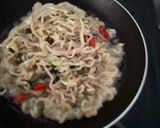 Foto langkah ke 5 dari resep 90. Omelet Mie Sakura Goreng Pedas.