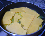 Foto del paso 4 de la receta: Tortilla de patata y calabacín rellena de queso cheddar
