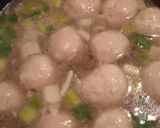 Foto langkah ke 4 dari resep Mie Ayam Ceker Ranjau Bakso Ekonomis.