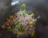 รูปขั้นตอนการทำที่ 2 ของ ผัดหมูสับใส่ไข่