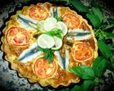 A picture of step 4 of Sardine quiche, sliced ​​tomatoes.
