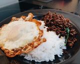 รูปขั้นตอนการทำที่ 12 ของ กระเพราหมูบด ไข่ดาวราดข้าว