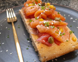 Foto del paso 7 de la receta: Tosta de salmón marinado en base de focaccia