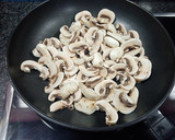 Foto del paso 2 de la receta: Solomillo de cerdo en salsa de champiñones y un toque de mostaza