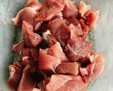 Hình bước làm 1 của món Thịt Heo Rừng Xào Sả