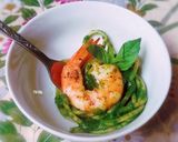 Hình bước làm 4 của món Mì Ý tôm sốt cải bó xôi