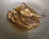 Foto langkah ke 2 dari resep Ikan Asin Kelapa Parut.