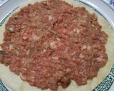 A picture of step 2 of Flatbreads with Ground Beef and More.