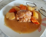Foto del paso 10 de la receta: Redondos de pollo rellenos en salsa de manzana y cebolla