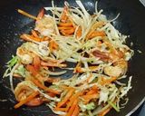 รูปขั้นตอนการทำที่ 4 ของ กุ้งผัดผงกะหรี่