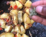 A picture of step 6 of Stir fried potatoes.