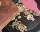 Foto langkah ke 2 dari resep Carbonara Mushrooms Spaghetti.
